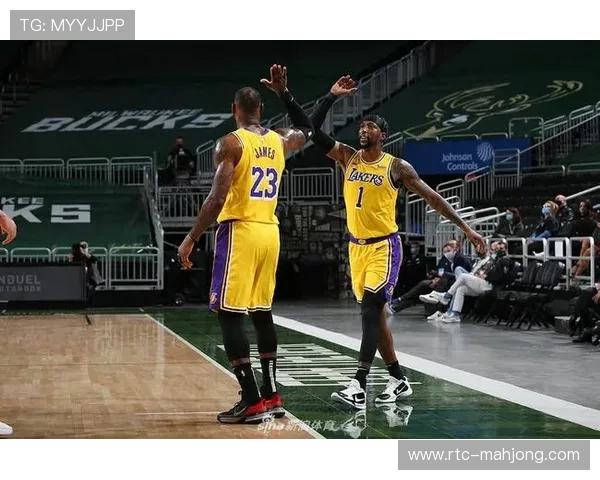 林日鹏半场超远三分压哨,球迷称“一生回味” 林日鹏半场超远三分压哨,球迷称“一生回味”