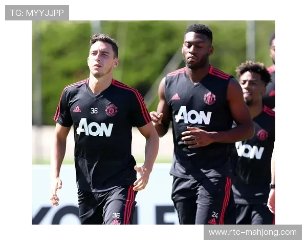 “尤文图斯询价拜仁边卫格雷罗，合同明夏到期或成左闸补强选择”